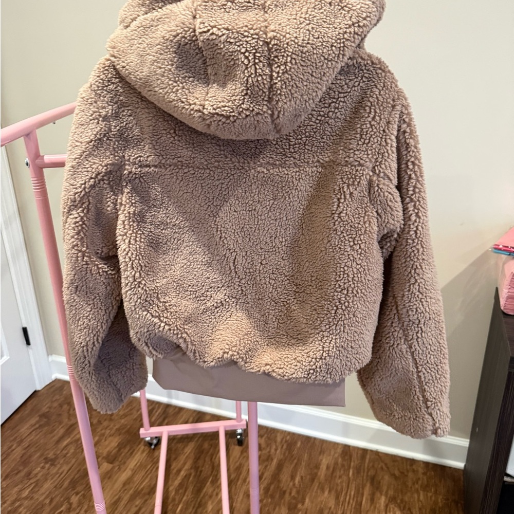 ALO Yoga Chai Latte Foxy Sherpa Jacket - Picture 2 of 4